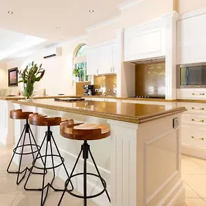 Barbados In The Tropics - 5 Bedroom Luxury Holiday home Port Douglas
